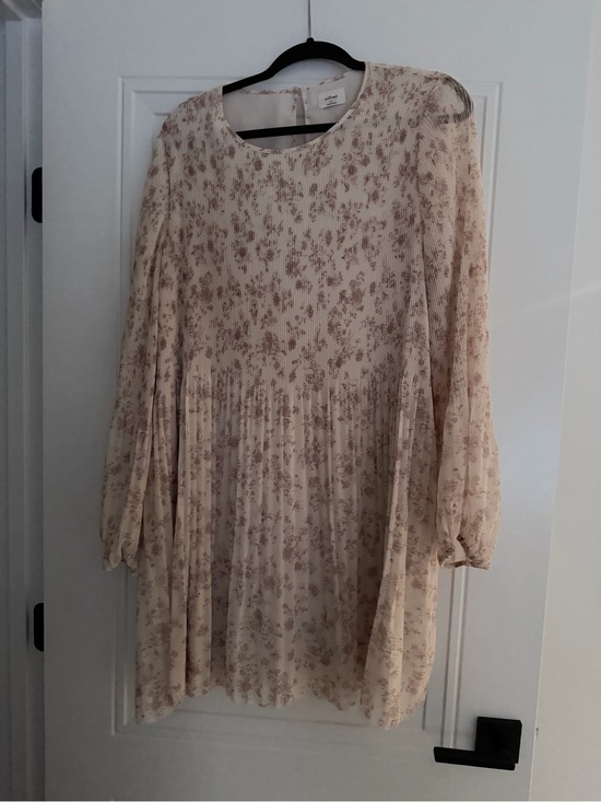 Wilfred Dresses & Skirts - Wilfred daydreamer Cream Dress with Dusty Rose Floral Print